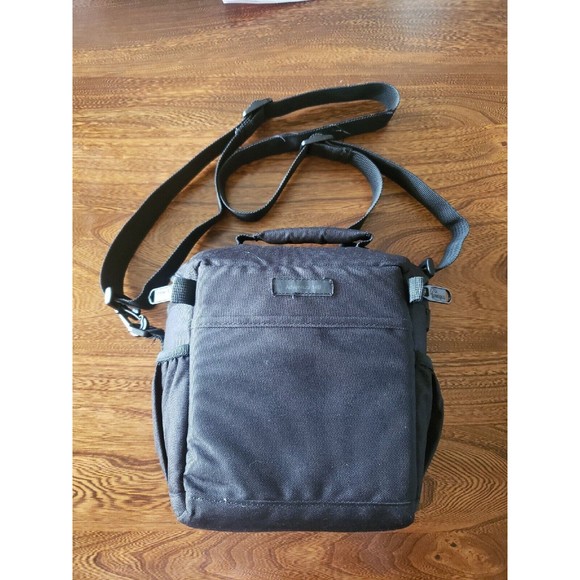 Lowepro LP 140 Adventura Small Camera Bag Black Case With Shoulder Strap - Picture 2 of 9